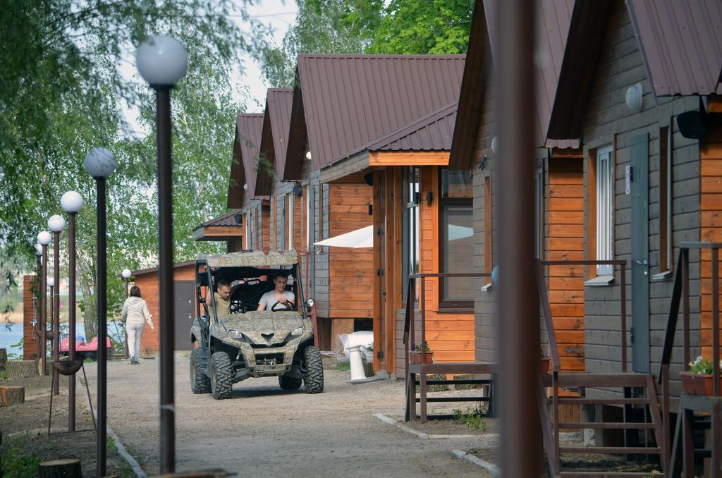 Recreational Center Rezidentsiya Hotel Yahotyn Exterior photo